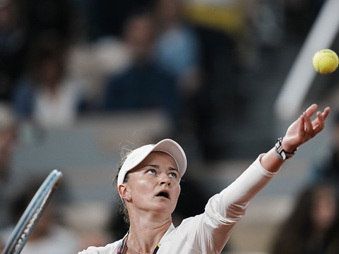 Barbora Krejcikova prend la porte d'entrée de jeu