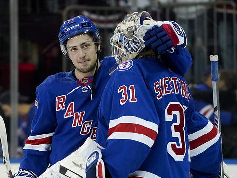 Les Rangers égalisent à 2-2 face aux Canes