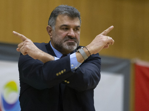 Stimac doit quitter les Lions, Attallah à la barre