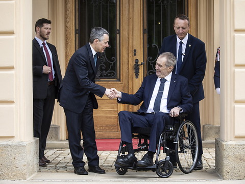 Ignazio Cassis reçu à Prague par le président Milos Zeman
