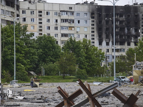 Violents combats à l'est, Zelensky accuse la Russie de 