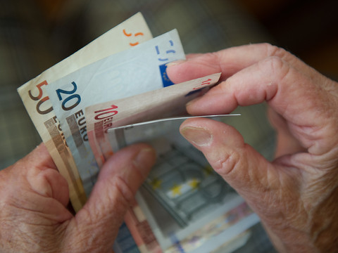 Zone euro: la croissance des crédits au secteur privé accélère