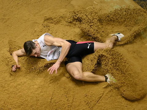 Ehammer atterrit à 8m45 à la longueur