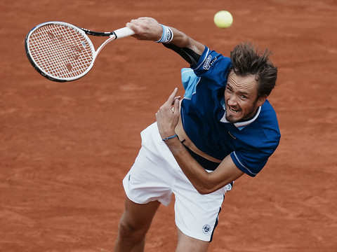 Medvedev domine Kecmanovic en 3 sets