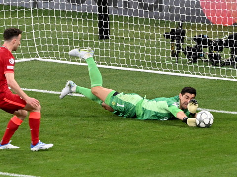 Ligue des champions: le Real Madrid bat Liverpool grâce à Courtois