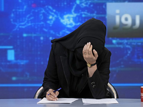 Afghanistan: une vingtaine de femmes manifestent à Kaboul pour leurs droits