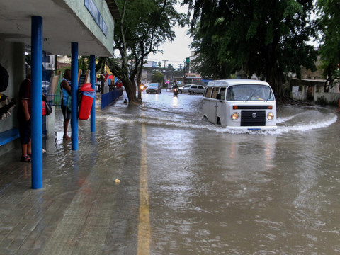 Fortes pluies à Recife (Brésil): au moins 79 morts et 56 disparus