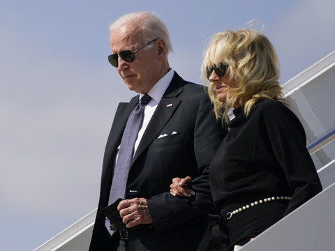 A Uvalde, Joe Biden absorbe la douleur d'une ville traumatisée