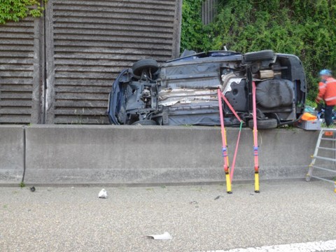 Un mort et trois blessés dans une sortie de route