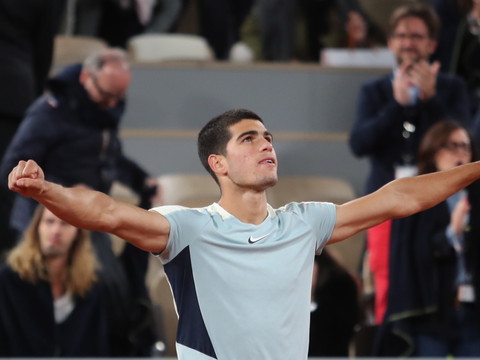 Carlos Alcaraz impérial face à Karen Khachanov