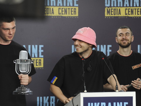 Kalush Orchestra verse 900'000 dollars à l'armée ukrainienne