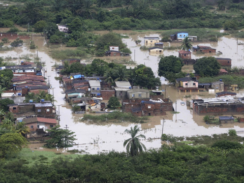 Le bilan des pluies torrentielles au Brésil s'alourdit