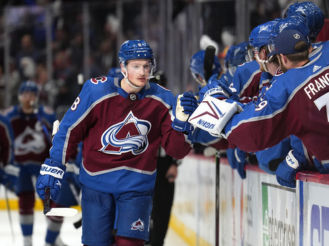 Cale Makar et l'Avalanche tiennent leur rang