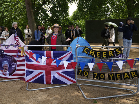 Les Britanniques fêtent en grande pompe le règne de leur reine