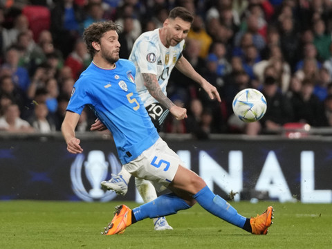 L'Argentine de Messi bat l'Italie 3-0 à Wembley
