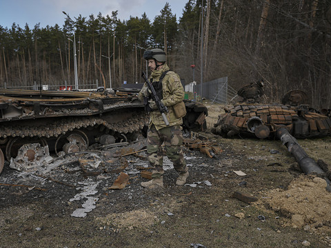 La Russie resserre son étau sur Severodonetsk au 99e jour de guerre