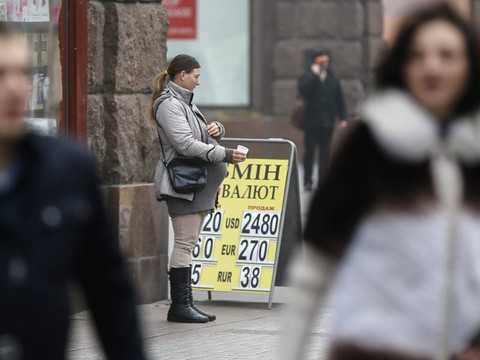Ukraine: la banque centrale relève son taux directeur de 10% à 25%