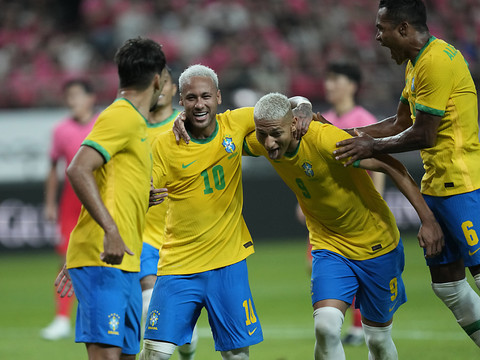 Le Brésil s'impose avec la manière en Corée du Sud