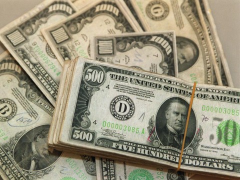 Une Américaine découvre 36'000 dollars dans un canapé récupéré