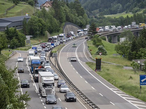 Un bouchon de 14 km au Gothard