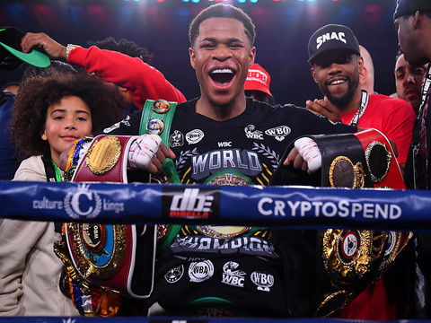 Devin Haney devient champion incontesté des légers