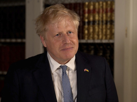 Rescapé mais affaibli, Boris Johnson cherche un second souffle