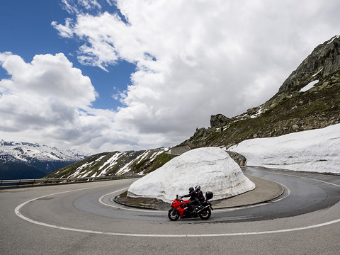 Un motard flashé à 156 km/h sur la route du Grimsel