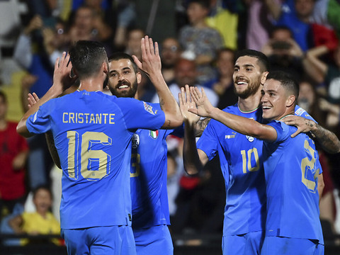 L'Italie se reprend, Allemands et Anglais dos à dos