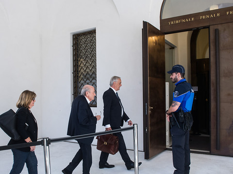 Duel entre défense et accusation au procès de Platini et Blatter