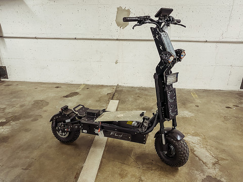 Il roulait avec une trottinette électrique illégale et survoltée
