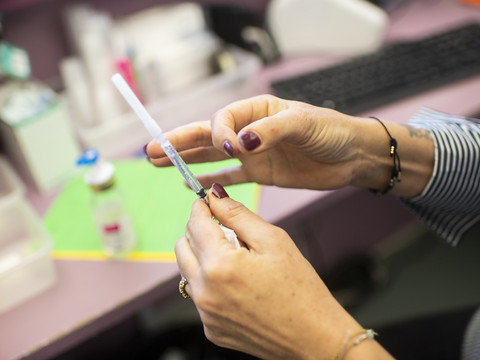 L'héroïne sur prescription pourra être remise dans les prisons et homes