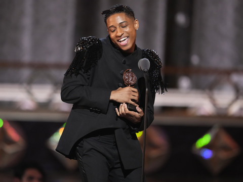 Pièces sur la finance et la diversité, grands vainqueurs à Broadway