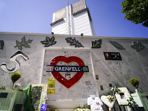 Hommages aux victimes cinq ans après l'incendie de la tour Grenfell