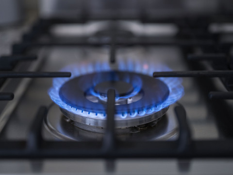 Le gaz s'envole et frôle les 150 euros le MWh, le pétrole faiblit