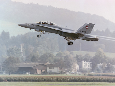 Opération de police du ciel pour deux F/A-18 de l'armée suisse