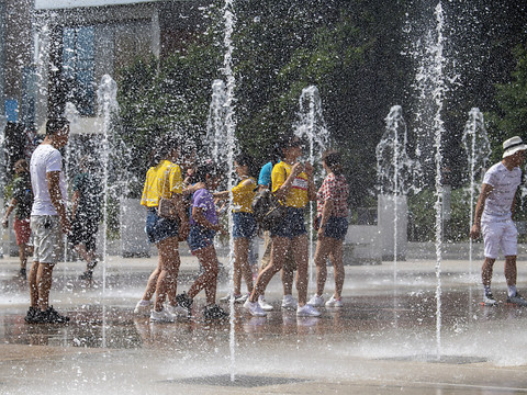 Les appels à la prudence se multiplient face à la canicule