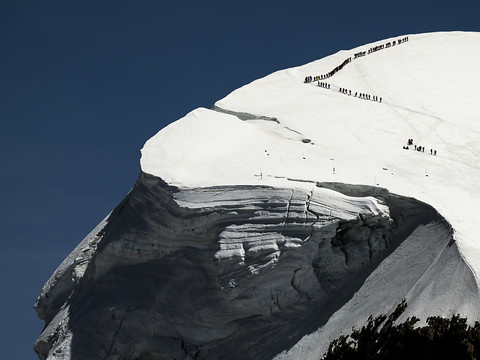 La cordée de 80 femmes de retour après avoir gravi le Breithorn