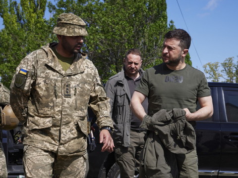 Zelensky sur le front sud, autre enjeu du conflit
