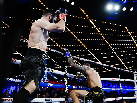 Beterbiev unifie les titres WBO, WBC et IBF