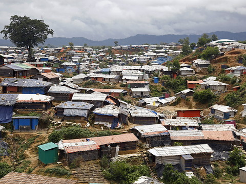 Des dizaines de milliers de réfugiés rohingya manifestent au Bangladesh