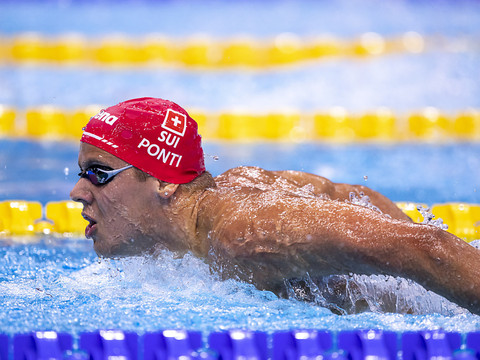 Ponti en finale du 200 m papillon, avec un nouveau RS