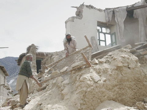 Près de 1000 morts dans un puissant séisme en Afghanistan