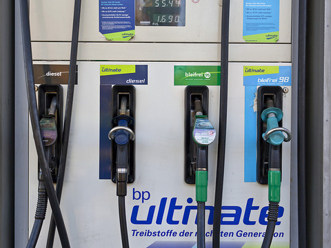 Le pétrole plonge de 5%, plombé par des craintes de récession