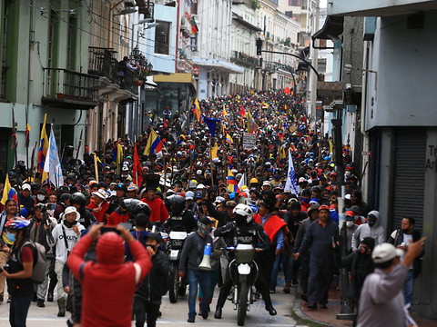 Les manifestants maintiennent la pression sur le gouvernement