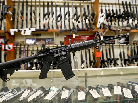 La Cour suprême consacre le droit au port d'armes en public