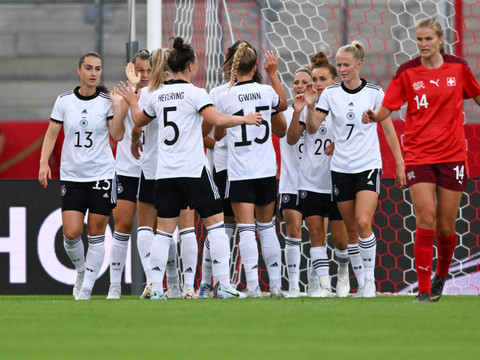 Les Suissesses écrasées par les Allemandes en préparation