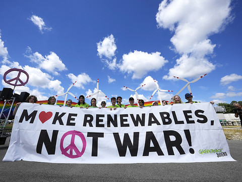 Des milliers de manifestants défilent contre le G7 en Allemagne