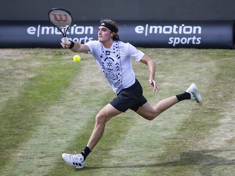 Tsitsipas remporte son premier titre sur gazon à Majorque