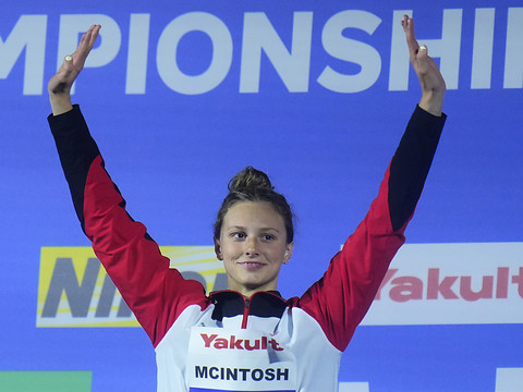 McIntosh remporte un duel d'adolescentes