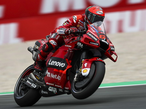 Bagnaia s'impose, Quartararo reste leader malgré son abandon
